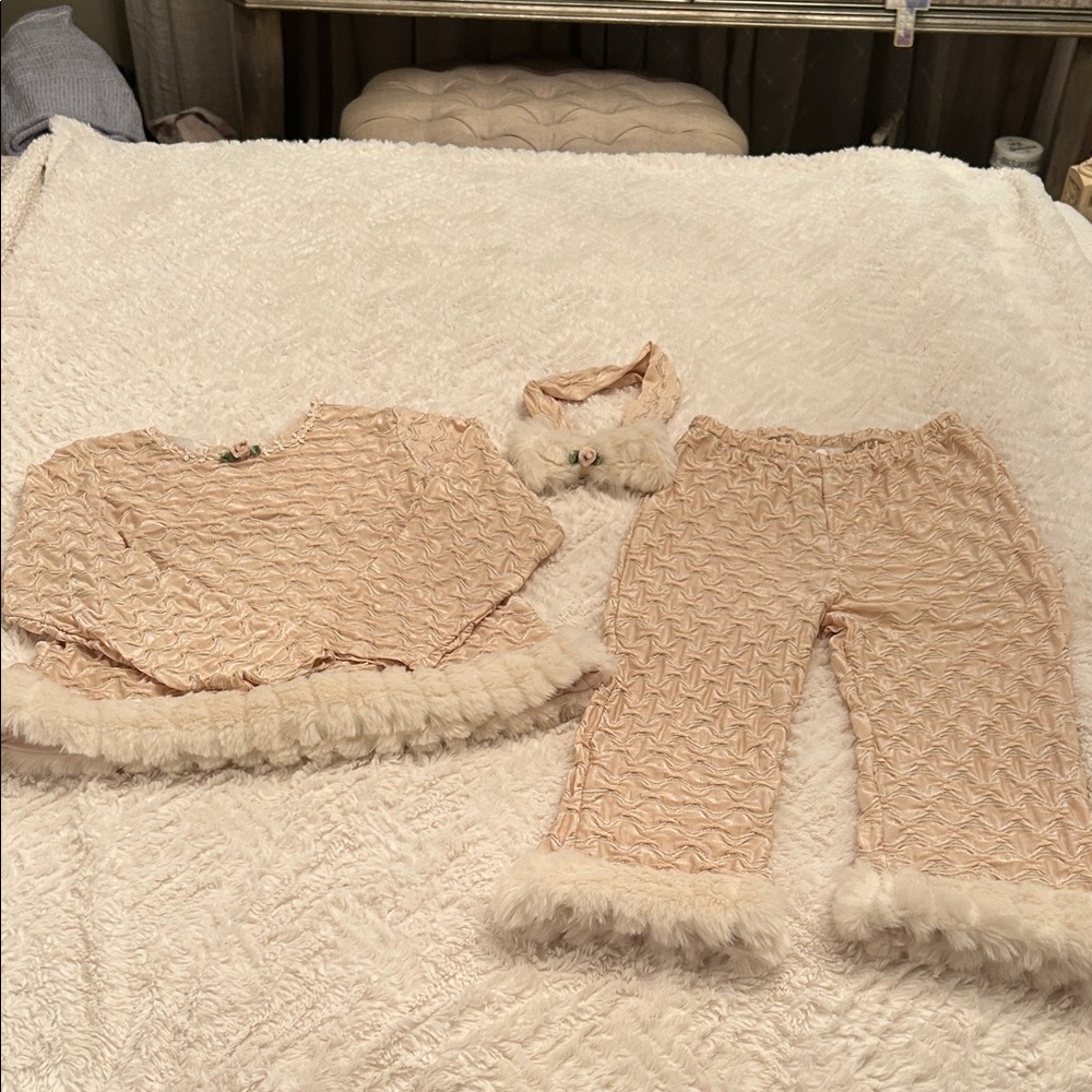 Children’s Christmas outfit with Faux Fur Trim.